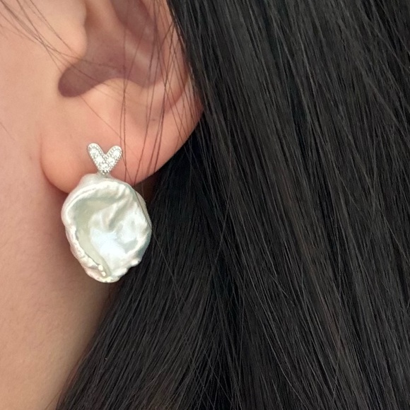 Large baroque pearl earrings - Picture 4 of 8